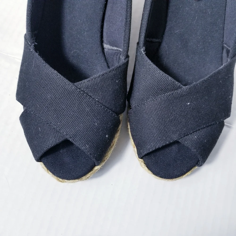 CHAPS OPEN TOE WEDGE ESTIMATED SIZE 6.5